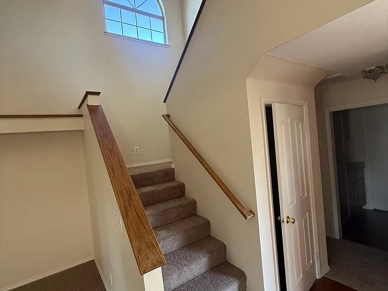 234 Laurelwood Cir — Photo 6