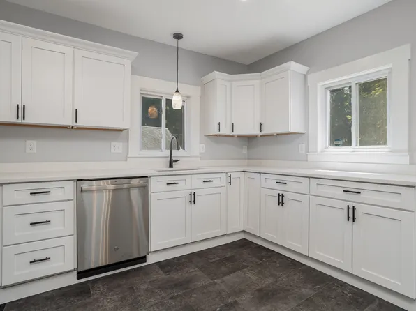 38 Cottage St, Leominster, MA 01453