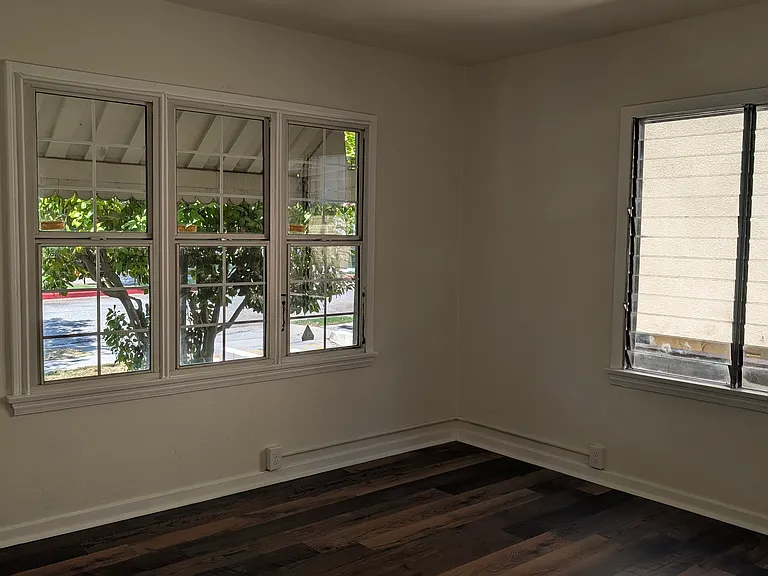 606 Milford St — Photo 11