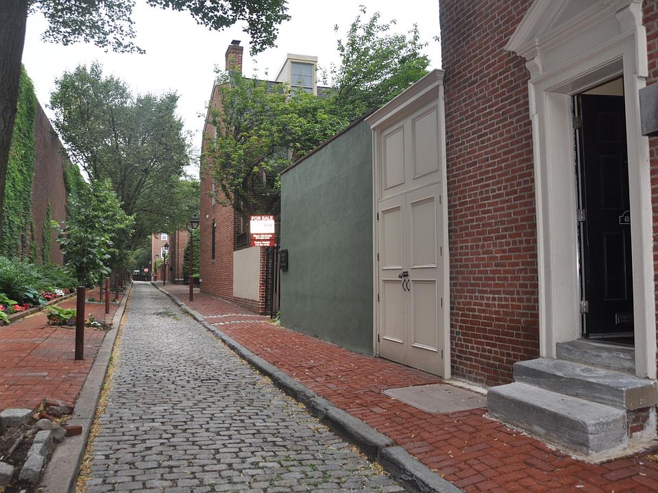 Private entrance on Stamper St, a very a quiet street