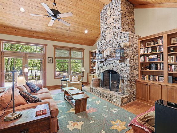 4th image of 479 Lake Loop Rd