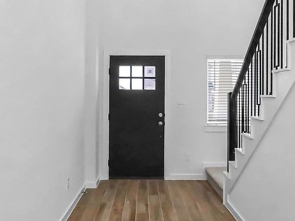 3rd image of 6634 Escondido Dr
