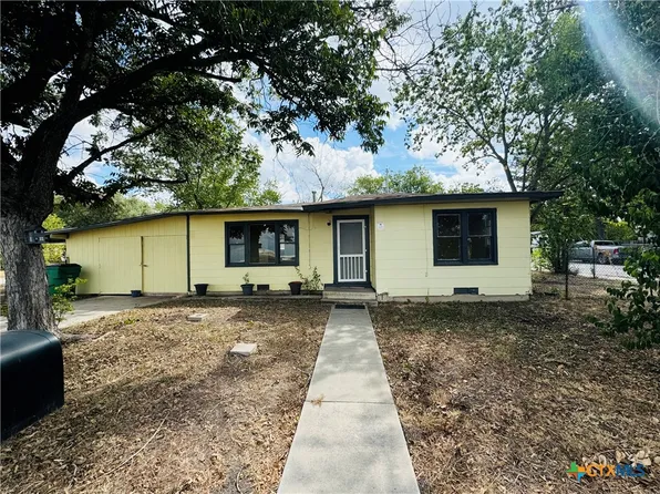 2003 N Guadalupe St, Seguin, TX 78155
