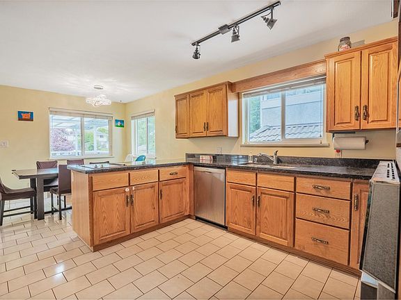 5th image of 7932 Rosewood St