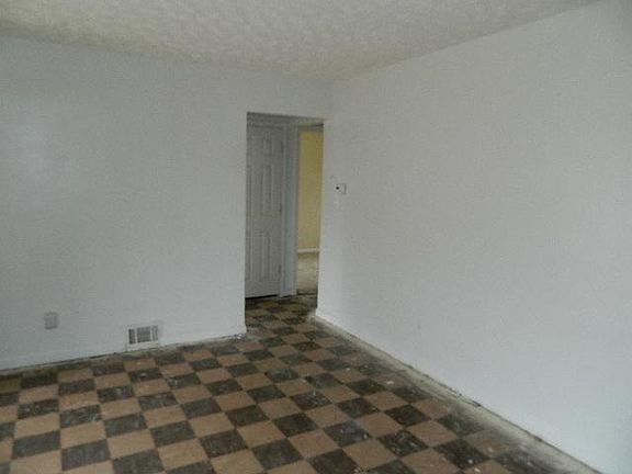 2nd image of 2811 Holman St