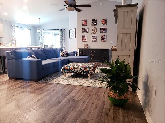 5th image of 349 Saint Georges Cir