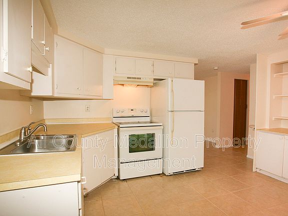5th image of 627 Errol St
