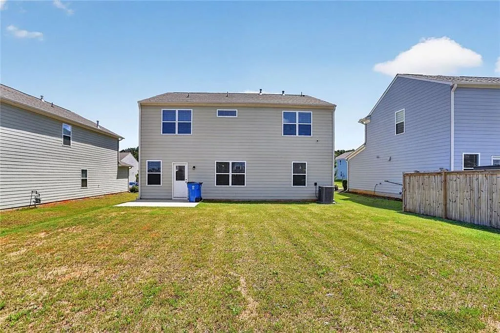 4 bed, 2.5 bath, 3314 sqft, $3,000 — Photo 4