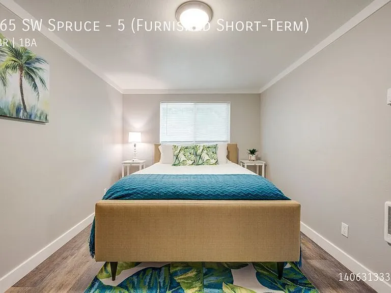 165 SW Spruce St #5 — Photo 15