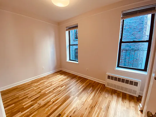 Rented by Metropolis Real Estate of Manhattan | media 17