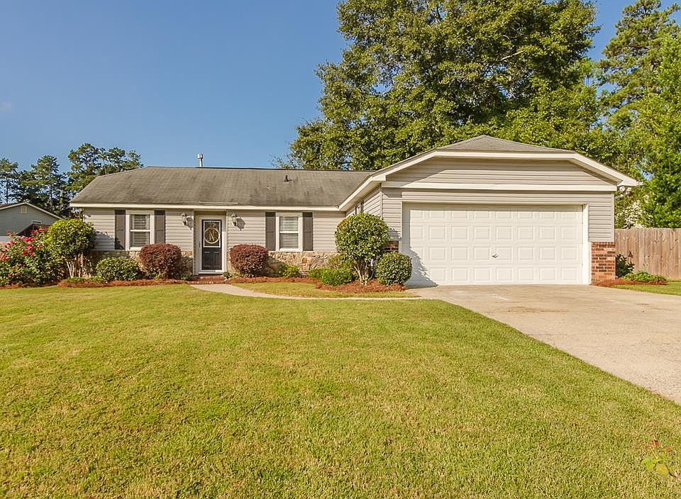 1st image of 211 Oakridge Dr
