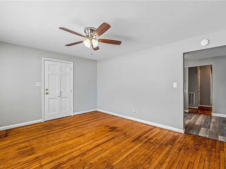 720 S Elam Ave — Photo 5