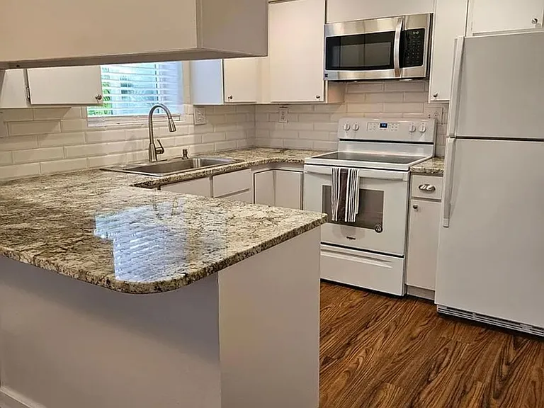 3906 W Albion St — Photo 5