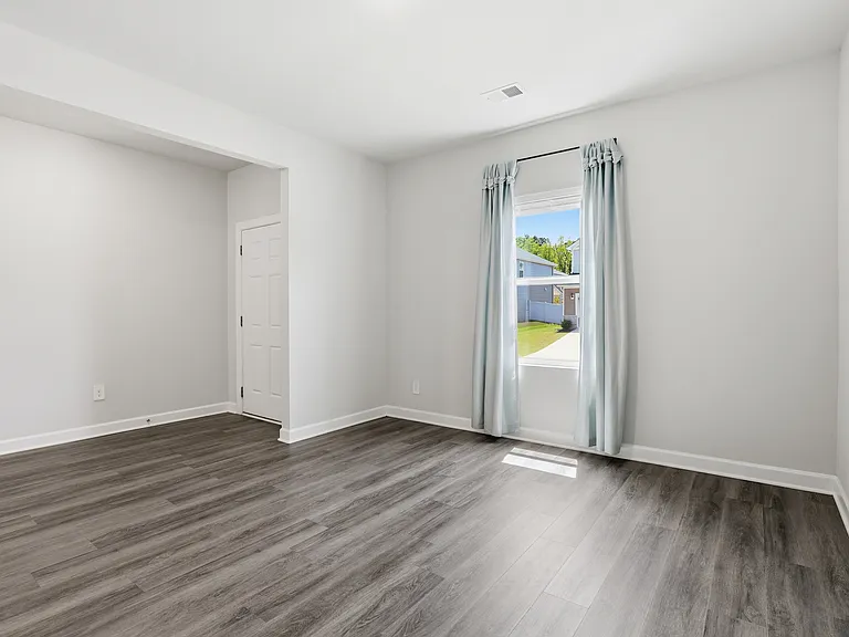 118 Martel Dr — Photo 4