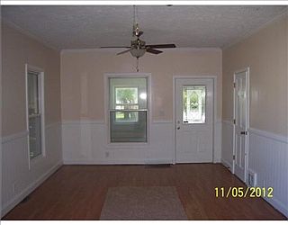 4th image of 2501 Morton Ave
