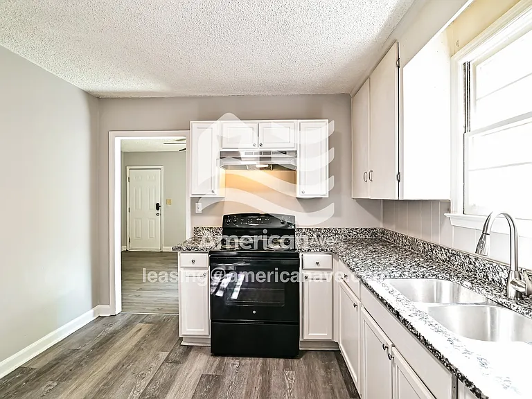 814802_005_kitchen_5.jpg