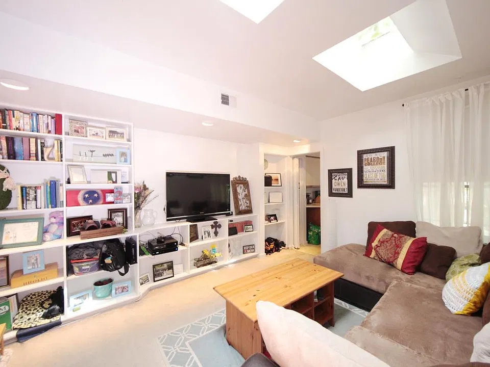 Living Room - Built in Shelves