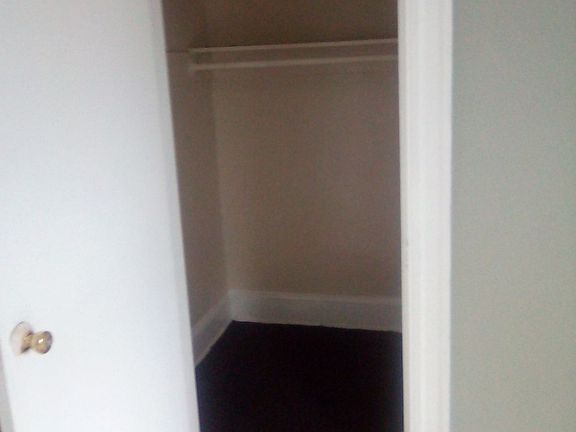 Bedroom walking closet.