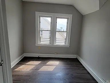 4th image of 351 Leslie St Floor 3