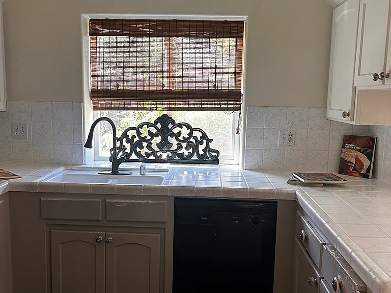 974 E Pennsylvania Ave — Photo 6