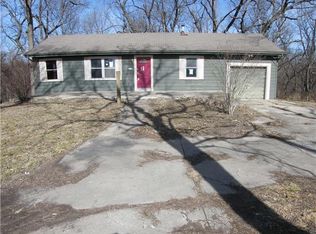 21135 Cedar Niles Rd, Spring Hill, KS 66083