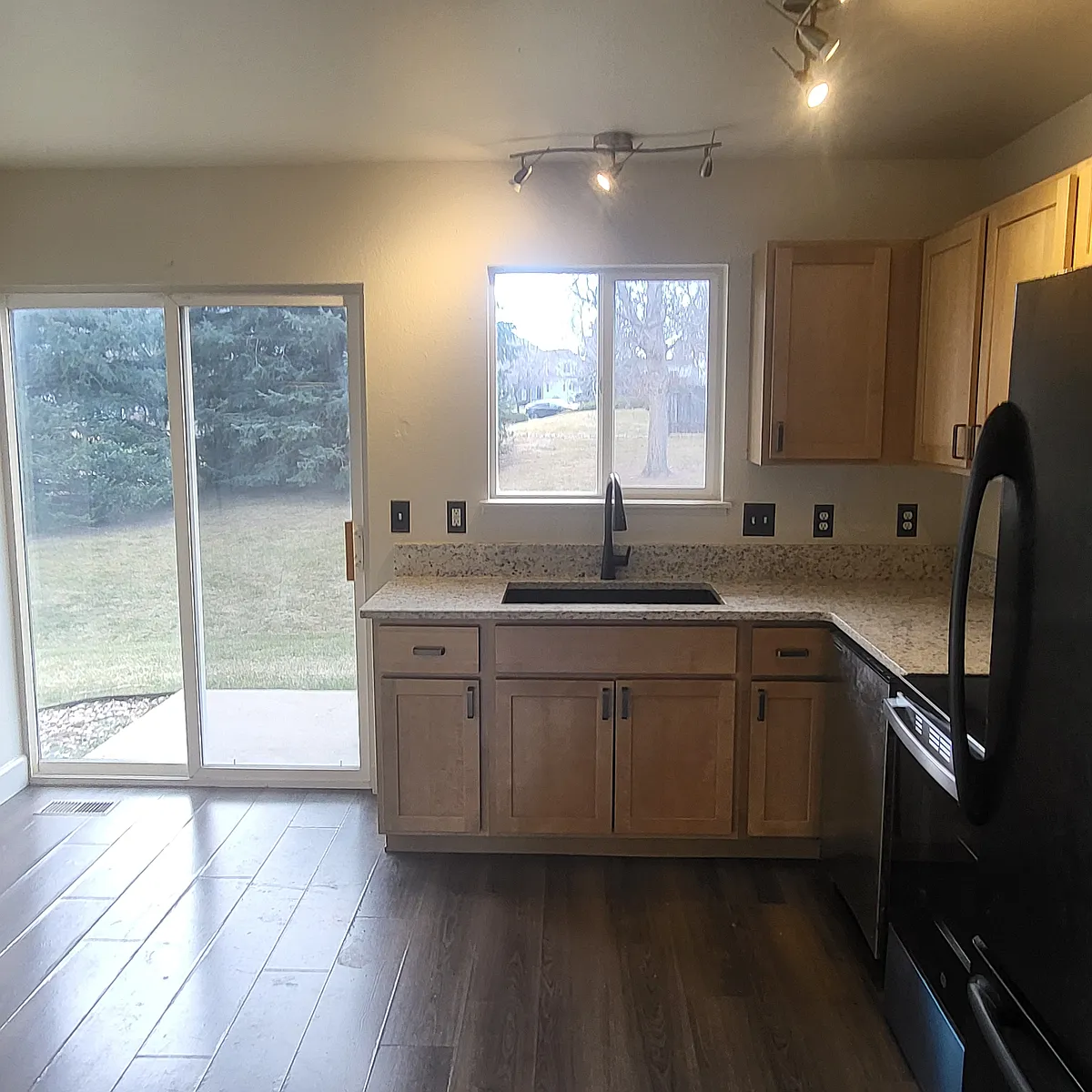 Building Photo - 3005 Ross Dr #U10