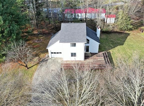 3rd image of 18 Apple Blossom Ln