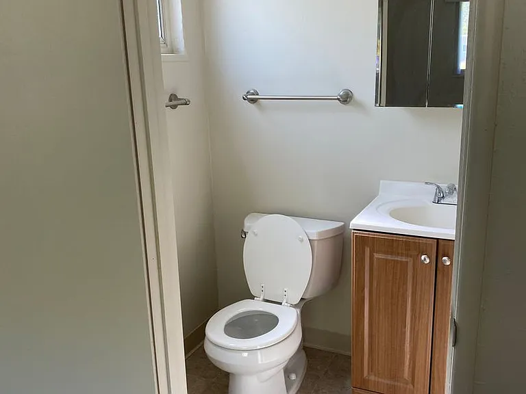 815 Chestnut Ln — Photo 17