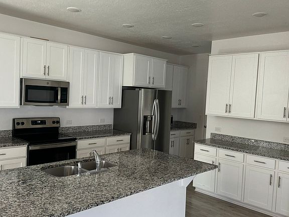 3rd image of 1564 W Oakbrook Dr