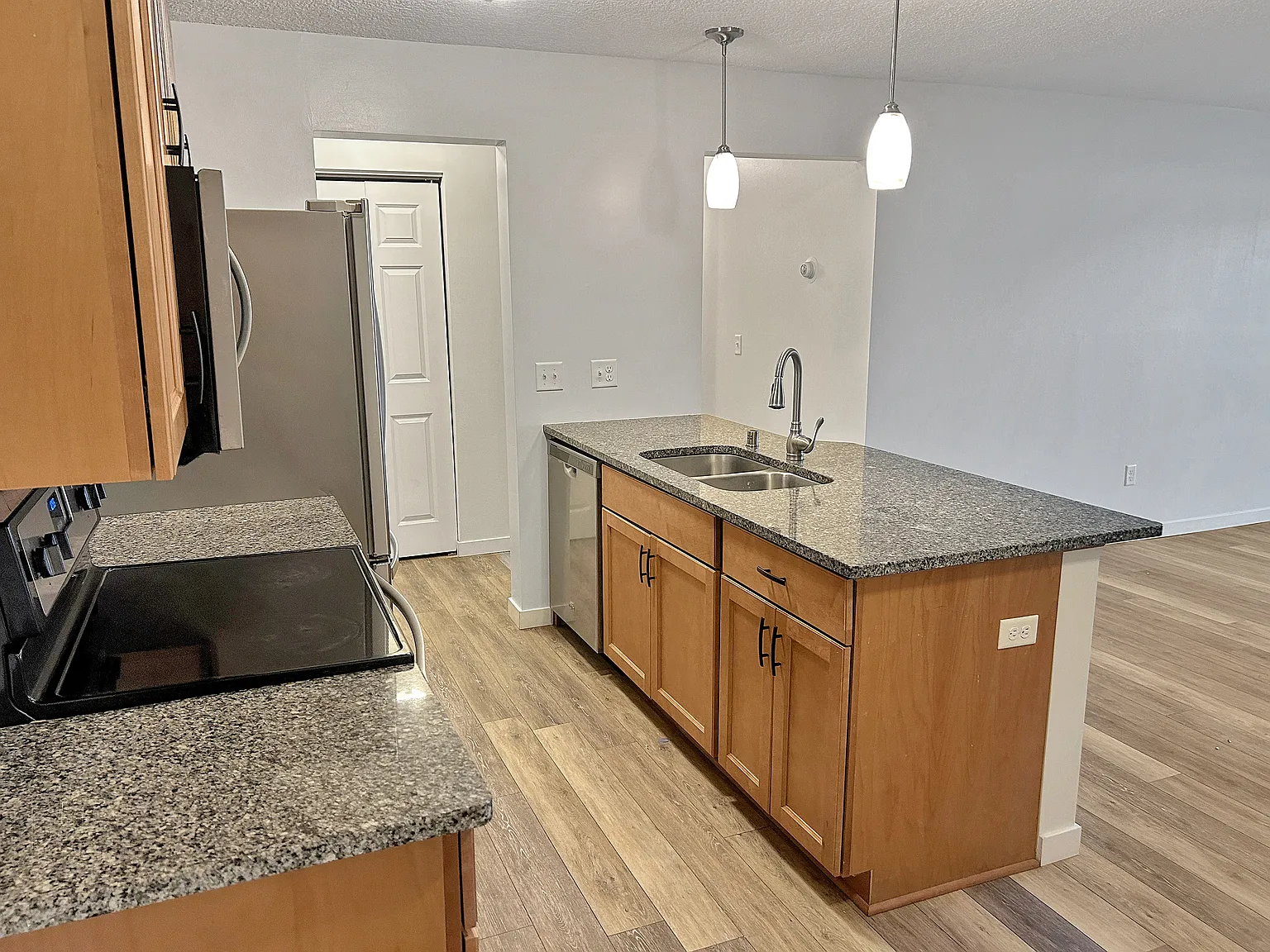 Tradewinds Apartments — Photo 1