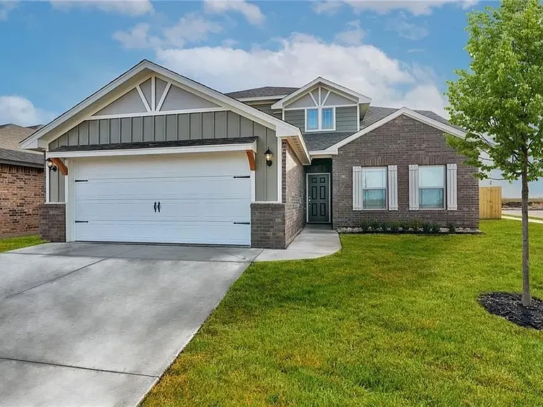 1616 Maroon Dr — Photo 1