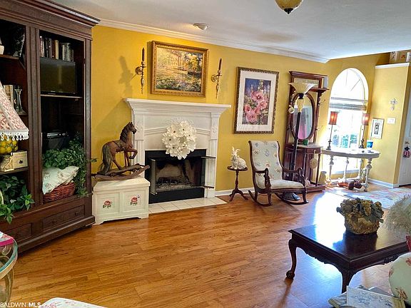 5th image of 4405 Monarch Dr N