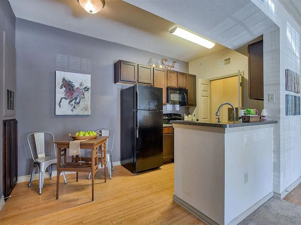 Oak Hollow — Photo 1
