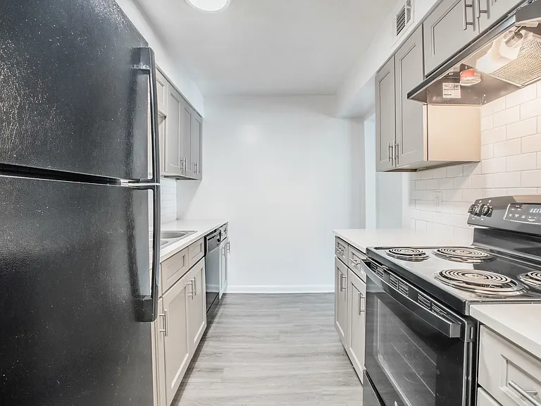Townsend Apartments I — Photo 4