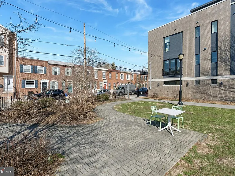 2139 Montrose St — Photo 23
