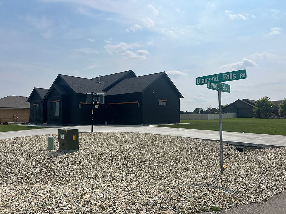 2nd image of 4820 Diamond Falls Rd