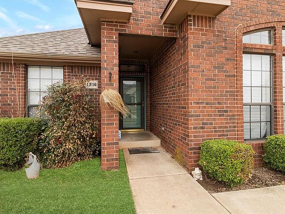 4th image of 1216 SW 118th Pl