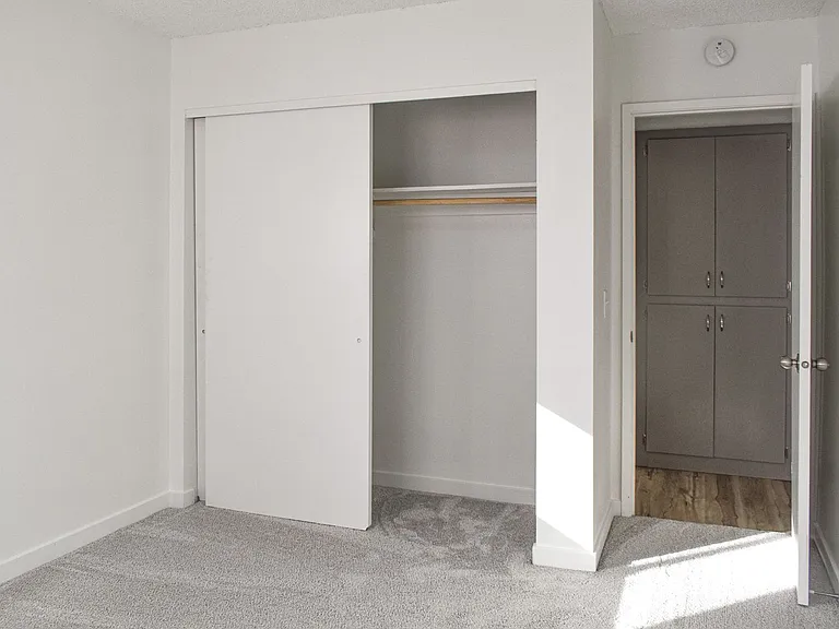 Kathy-Ann Apartments — Photo 23