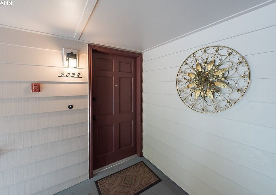 1st image of 2038 NE Clackamas St