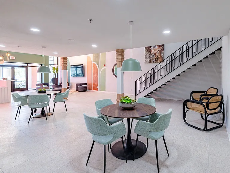 Alma Apartments — Photo 13