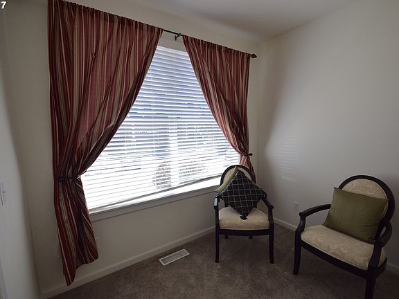 5th image of 5814 NE 59th Cir