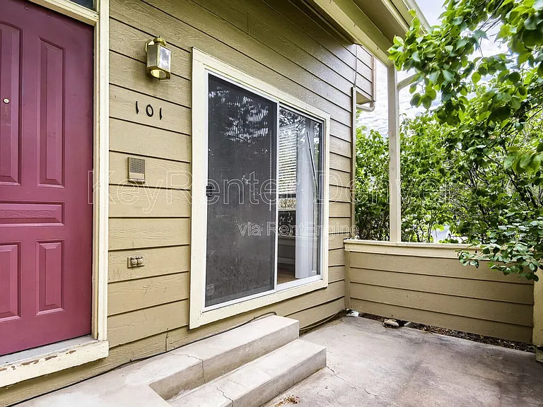 1099 S Walden Way #101 — Photo 3