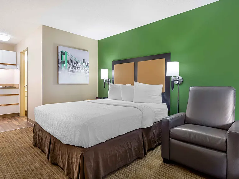 Studio Suite - 1 Queen Bed