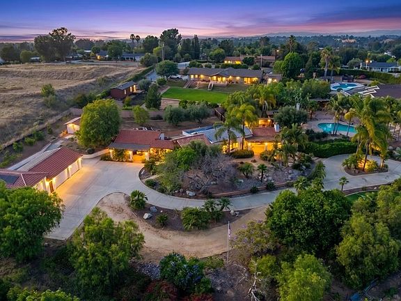 2nd image of 937 Pepper Tree Ln