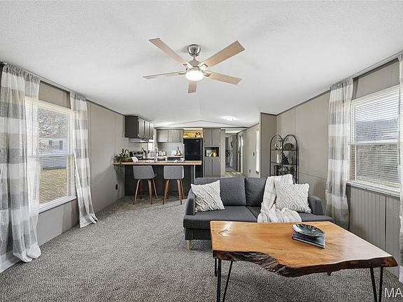 4th image of 8 Cedar Ridge Ct