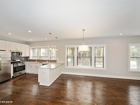 5th image of 1752 W Summerdale Ave #1