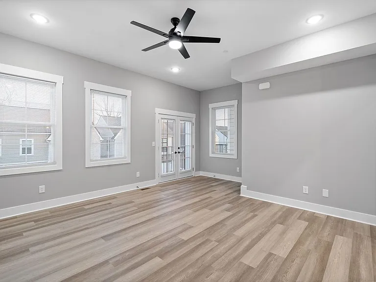 428 Centre St — Photo 15