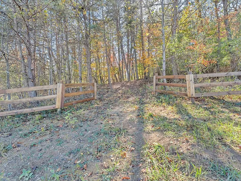 1180 Longfield Rd — Photo 36