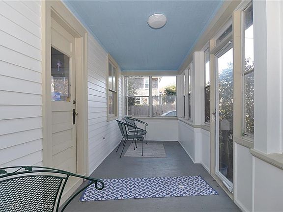 5th image of 27 Northup St