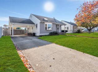 128 Gracie Dr, North Babylon, NY 11703